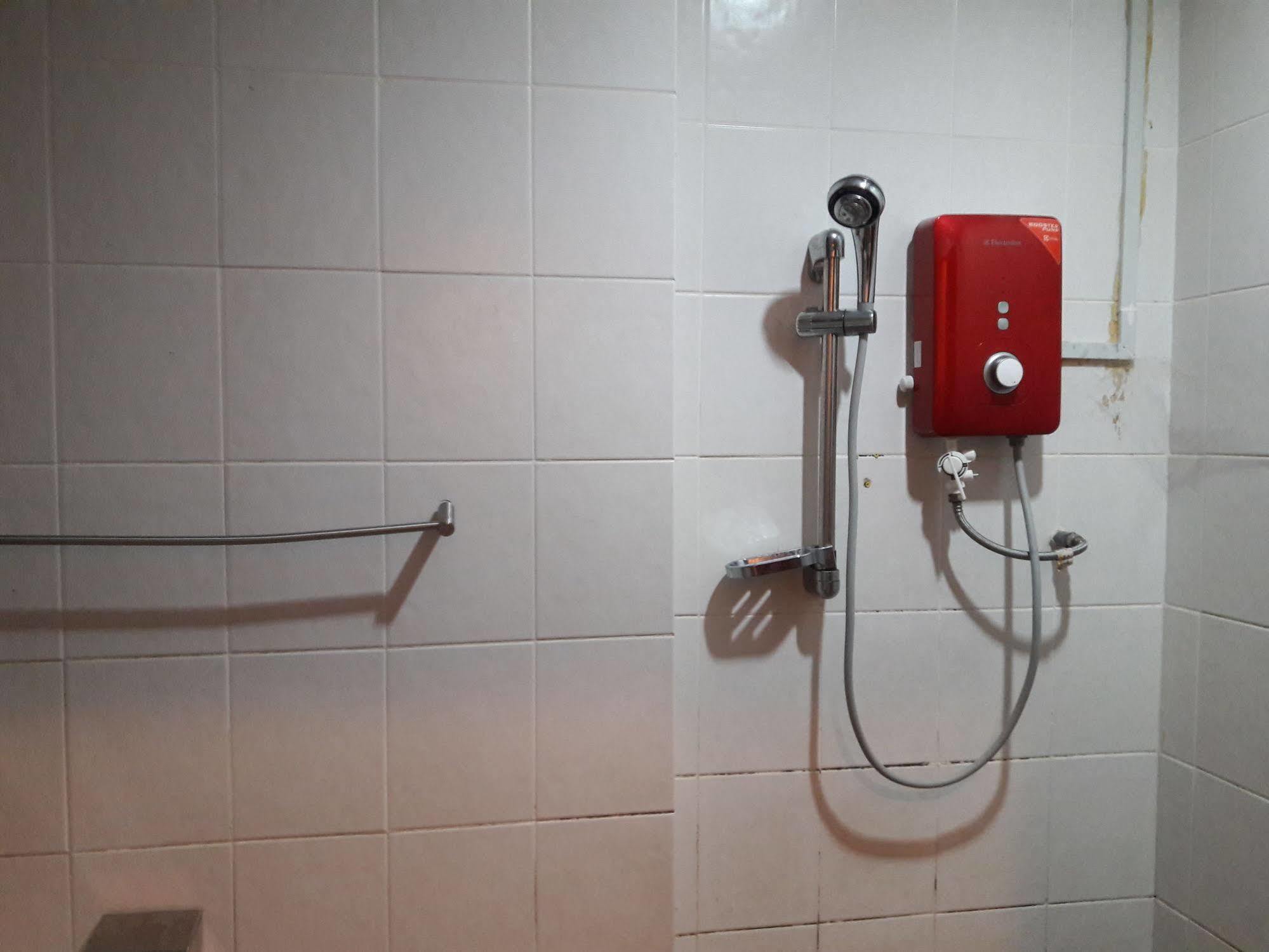 Oyo 216 ラ ヴィヴァ ホテル コタキナバル エクステリア 写真